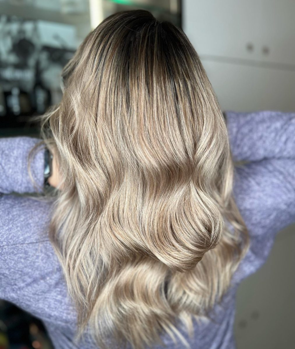 Produse pe care să le folosești pentru un păr perfect după uscarea naturală