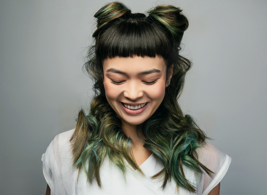 De la împletituri la cocuri: coafuri practice și cu stil în timpul antrenamentelor