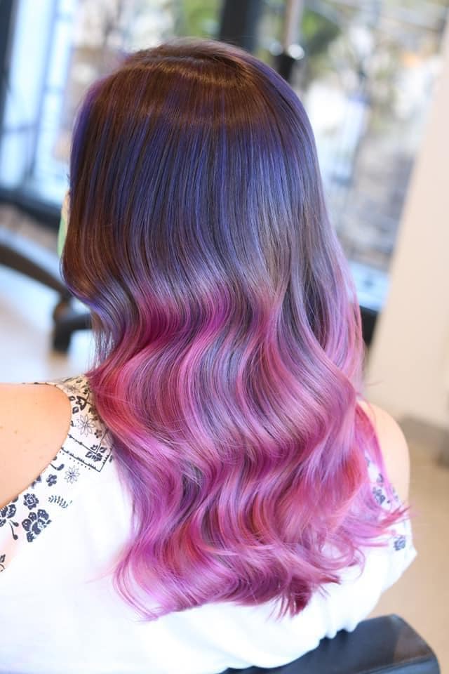 Trăiește La Vie En Rose cu 12 idei de culoare pentru păr roz pudrat