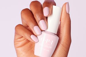 Manichiură eterică și atemporală, Milky French, face furori în serialul „Perfect Couple”