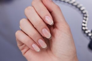 Manichiura cu acril versus manichiura cu gel: care ți se potrivește?