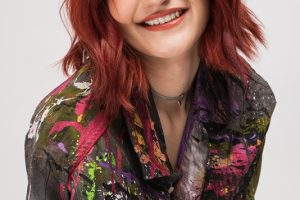 Roșul toamnei 2025: între eleganță, căldură și versatilitate