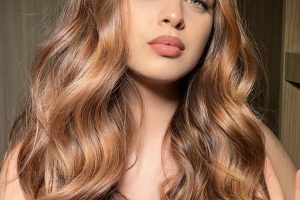 Cum să-ți speli părul fără să-l deteriorezi: 10 greșeli de evitat