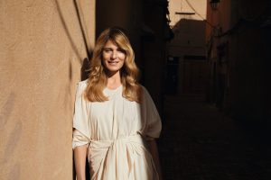 Cum faci să îți ascunzi firele de păr albe?