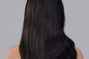 Produse pe care să le folosești pentru un păr perfect după uscarea naturală
